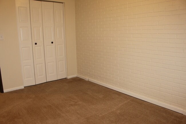 Building Photo - TRENT 566