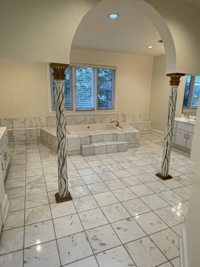 Building Photo - 9 Alloway Ct