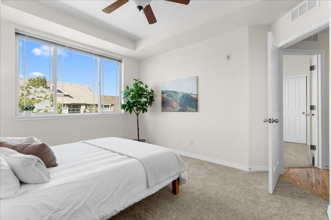 Building Photo - Beautiful 2 Bed 2 Bath Condo in Central Fo...