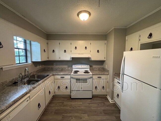 Building Photo - 122 Shadowood Dr