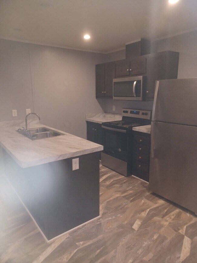 Building Photo - 1214 Roseport Rd