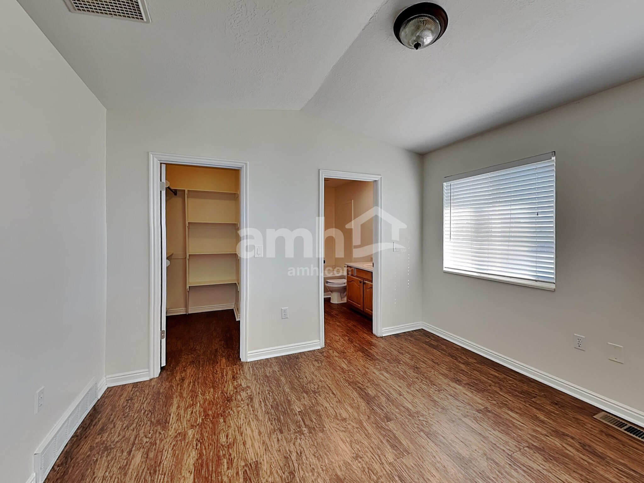 Building Photo - 1074 E 3250 N