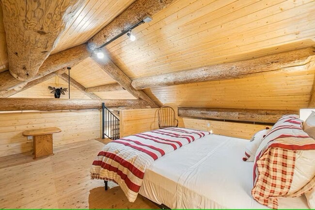 Building Photo - Furnished Log Cabin Extended Stay Summer Rental
