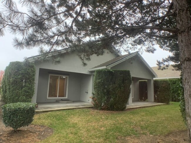 Building Photo - Three bedroom home in gated Alder Creek Community! | Available December