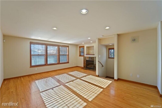 Building Photo - 11036 8th Ave NE