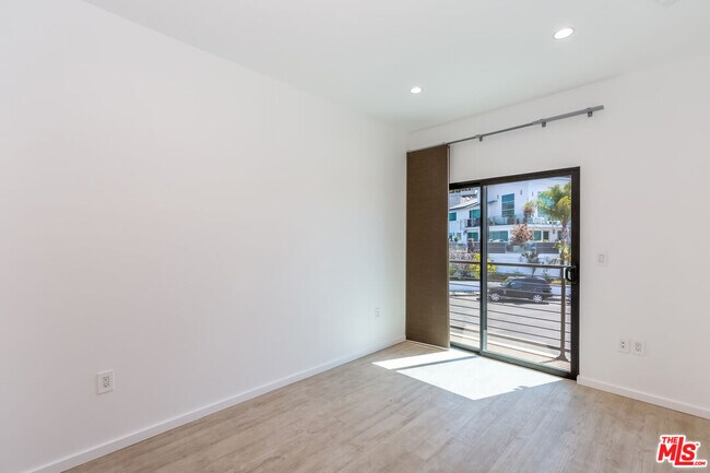 Building Photo - 8012 Zeus Dr