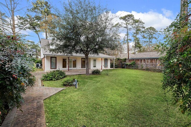 Building Photo - 1051 Gardenia Dr
