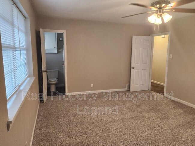 Building Photo - 7009 Corona Dr