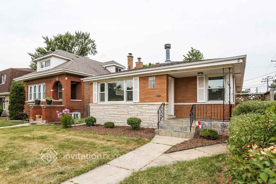 Building Photo - 2652 Maple St