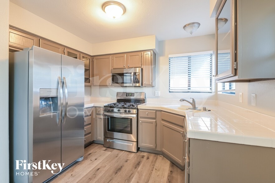 Building Photo - 2017 Waverly Cir