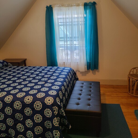 Building Photo - 35 Algonquin St