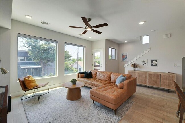 Building Photo - 2100 Rosewood Ave