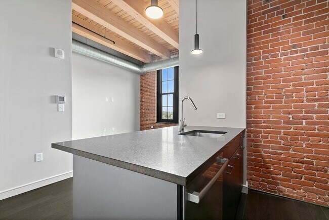 Building Photo - 319 A St