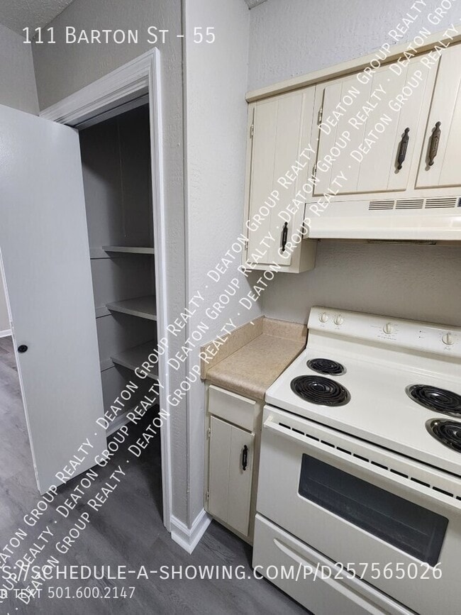 Building Photo - 111 Barton St