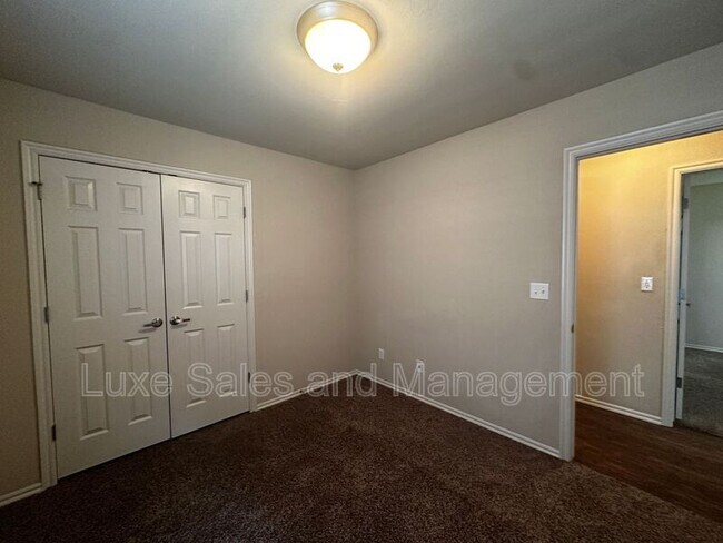 Building Photo - 785 SW 13th St