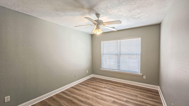 Building Photo - 831 Landing Dr