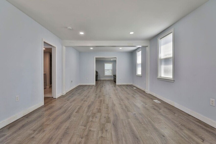 Building Photo - 151 Tolles St