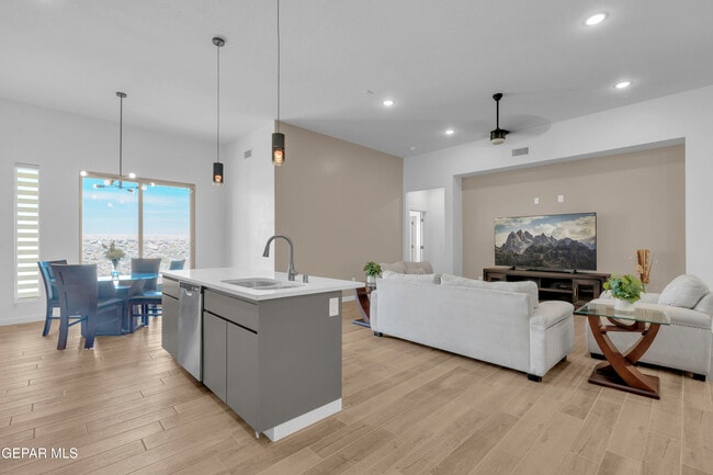 Building Photo - 12713 Captain Claudia CT