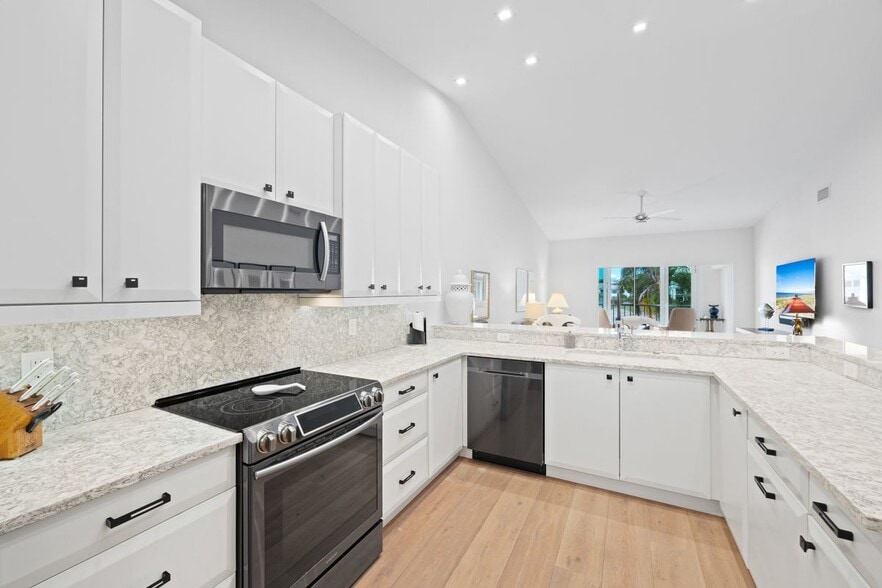 Building Photo - 818 Tanbark Dr