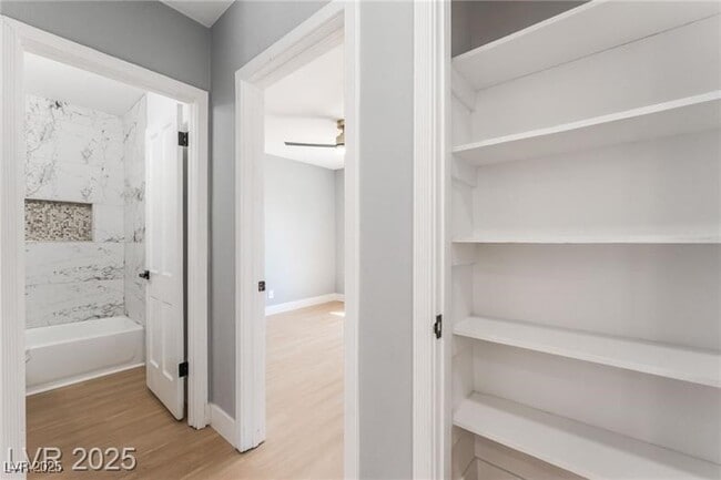 Building Photo - 915 Melrose Dr