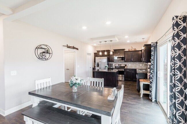 Building Photo - 1106 Eagle's View Dr