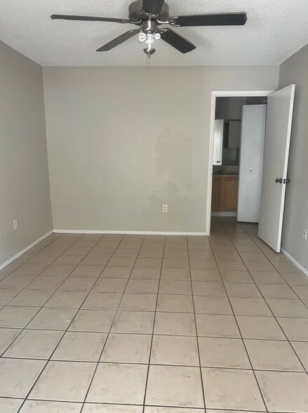 Building Photo - 160 Edgewater Cir