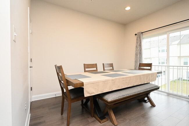 Building Photo - 522 Calvert Way