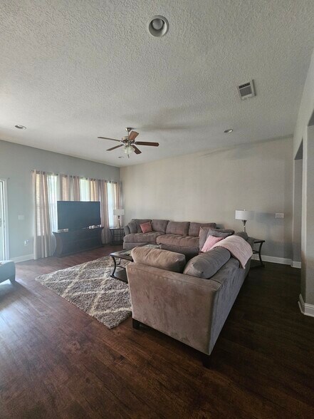Building Photo - 8484 Holley Hills Cir