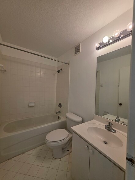 2nd bathroom - 3398 NE 9th Dr