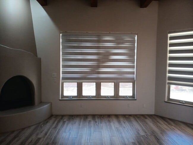 Building Photo - 3 Bedroom, 2 Bathroom! Lovely Home!