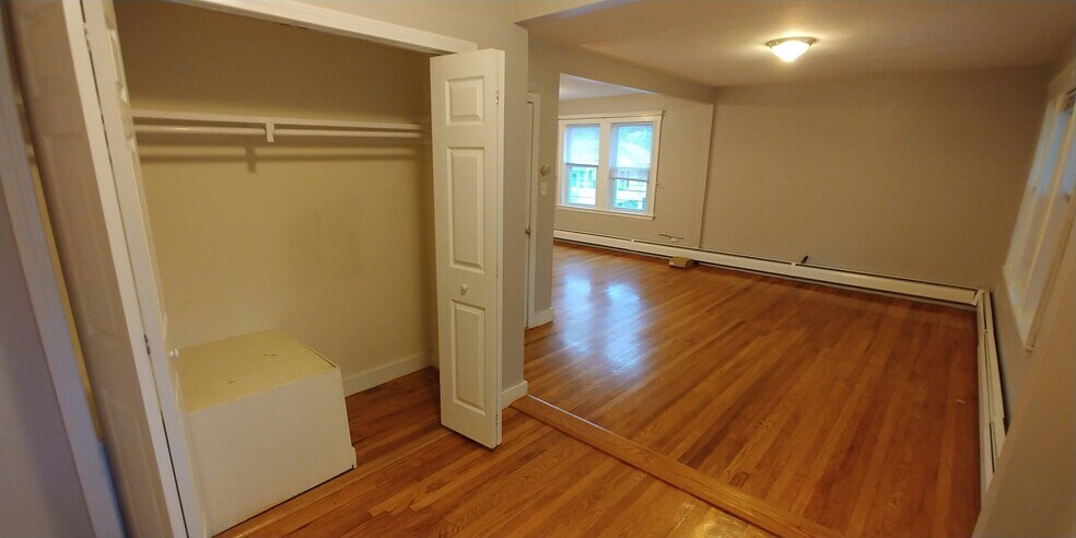 Building Photo - 416 Baker St