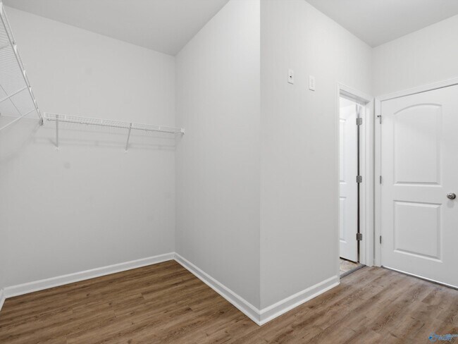 Building Photo - 122 Kretzer Ct