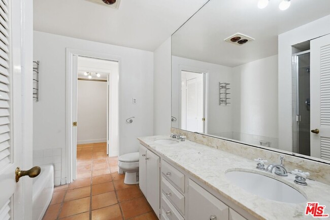 Building Photo - 23926 De Ville Way