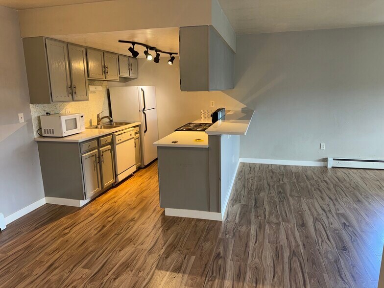 Building Photo - 645 Manhattan Pl