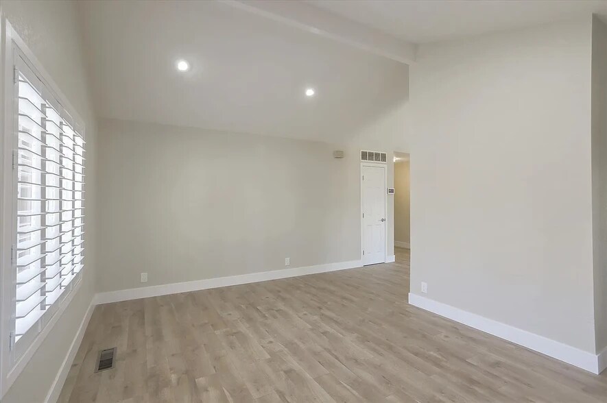 Building Photo - 4075 Beebe Cir