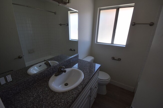 Building Photo - 4414 Woodman Ave