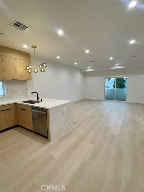 Building Photo - 613 W 41st Pl