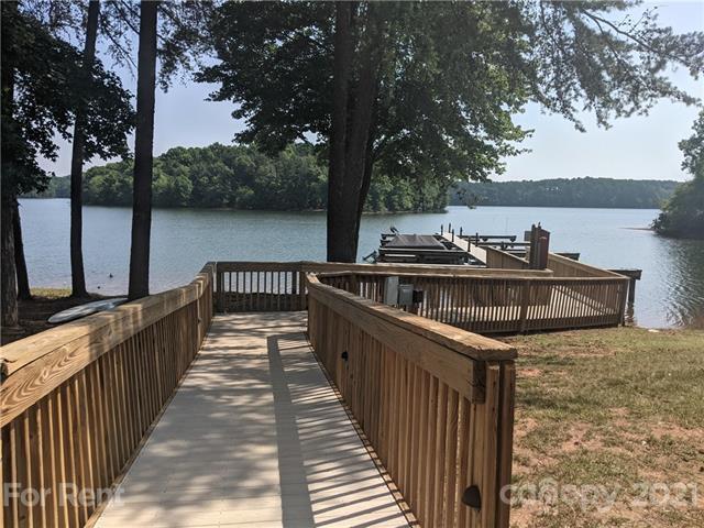 Building Photo - 915 Northeast Dr