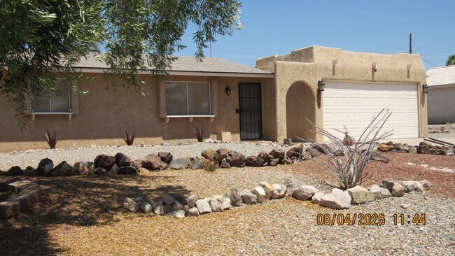 Building Photo - 2 Bedroom 2 bathroom Boat Deep Furnished Home