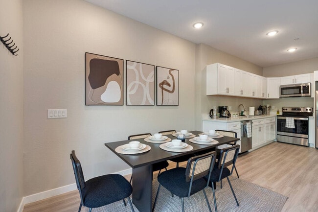 Building Photo - 16601 N Parkview Pl