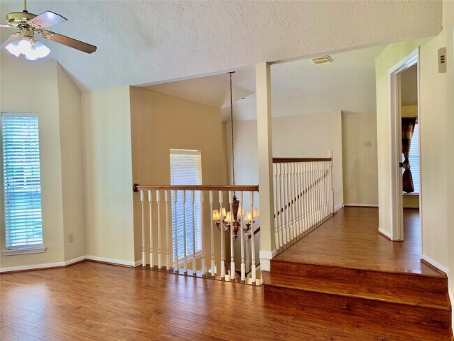 Building Photo - 14322 Village Birch St