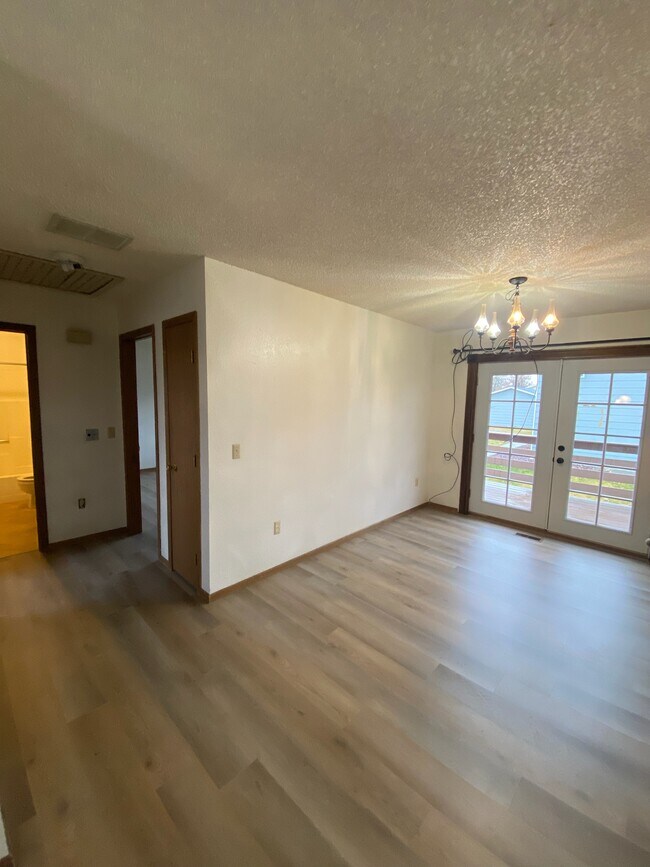 Building Photo - 339 Aristocrat Dr