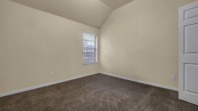 Building Photo - 2224 Crestridge Dr