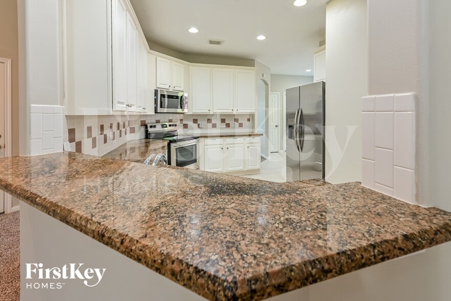 Building Photo - 23722 River Pl Dr