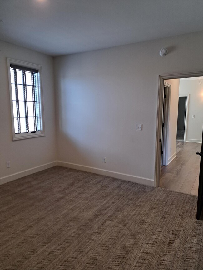 Building Photo - 7085 Fain Park Dr