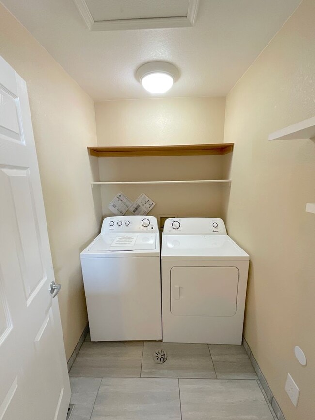 Building Photo - 4 Bedroom Home Available Near Peterson Rd & Constitution Ave!