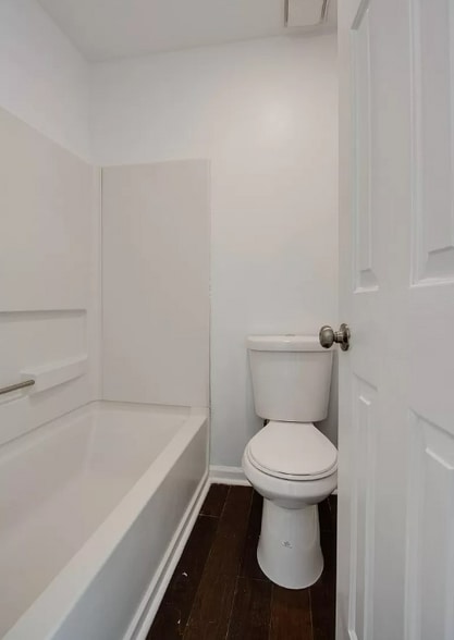 Building Photo - 606 Castlegate Dr
