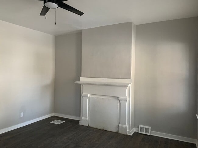 Building Photo - 2 bedroom 1 bath with laundry