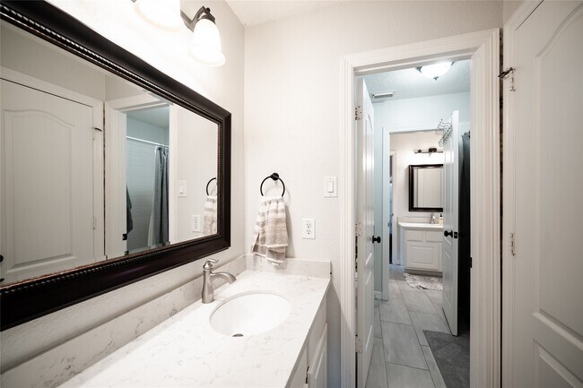 Building Photo - 5810 Misty Island Ct