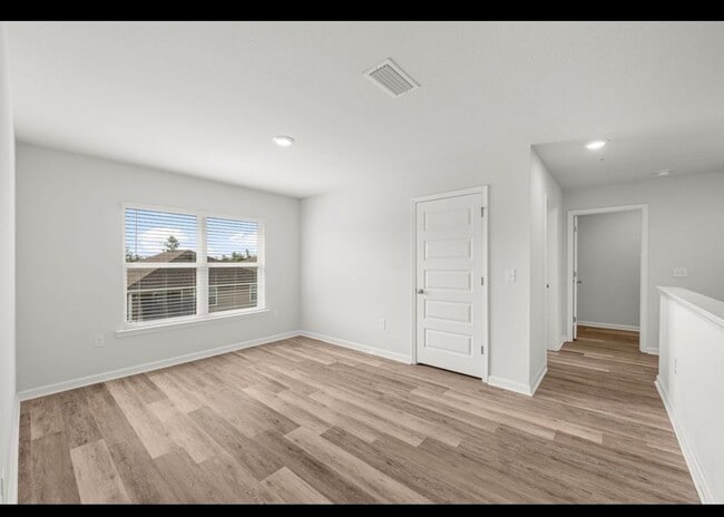 Building Photo - 5832 Viking Wy